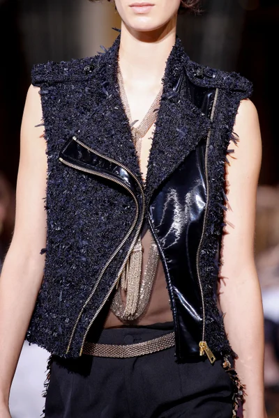 Look 30
